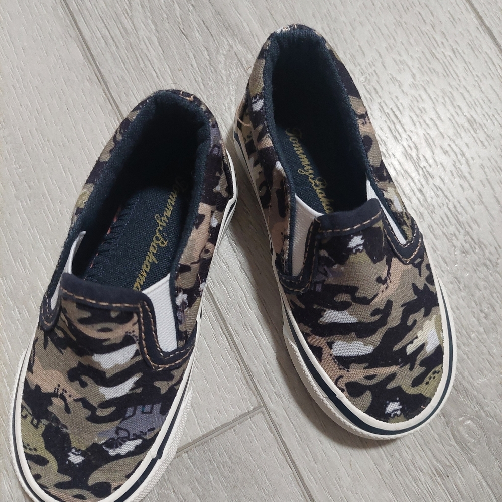 Tommy Bahama Boys shoes